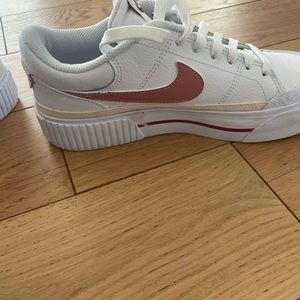 Women’s Nike shoes